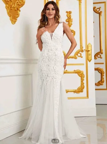Vestido de noiva branco sereia com tule