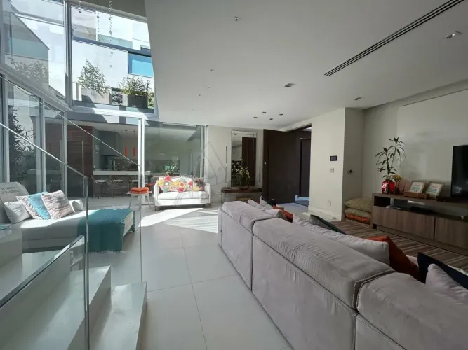 Casa a Venda em Condomínio no Tremembe, Reserva Nova Cantareira 320 m², 3 suítes, SPA, 3 v