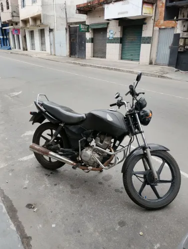 Vendo moto 2008 tabela Fipe 8,500 tô pedindo 7 mil pra ir logo