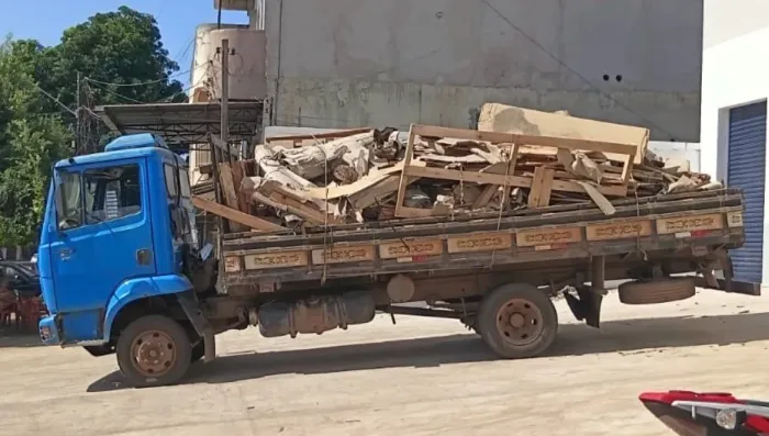 Vendo caminhão carroceria