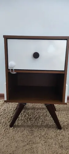 Mesa de Cabeceira Retrô (Branca e Madeira)