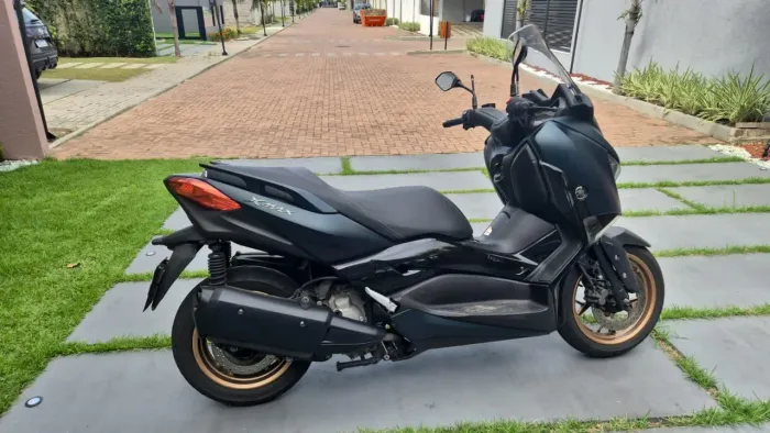Moto yamaha xmax 250 ,nova 300 rodado