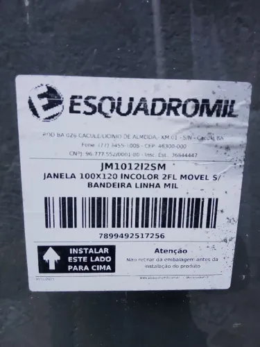 Janela de alumínio