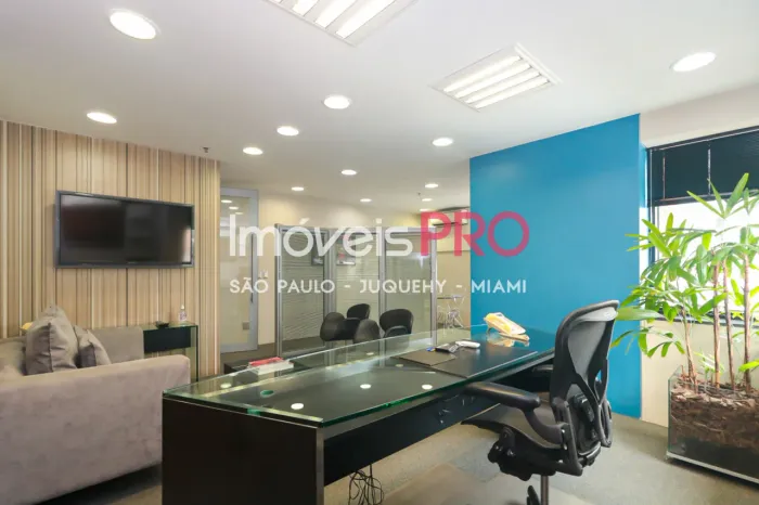 Sala comercial ampla com 3 banheiros, ar condicionado, mobiliada, duas vagas!!!!
