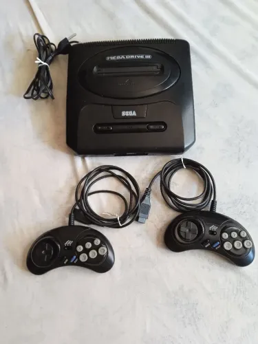 Mega Drive 3 dois controles revisado funcionando veja leia