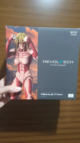 Revoltech Titan Fêmea