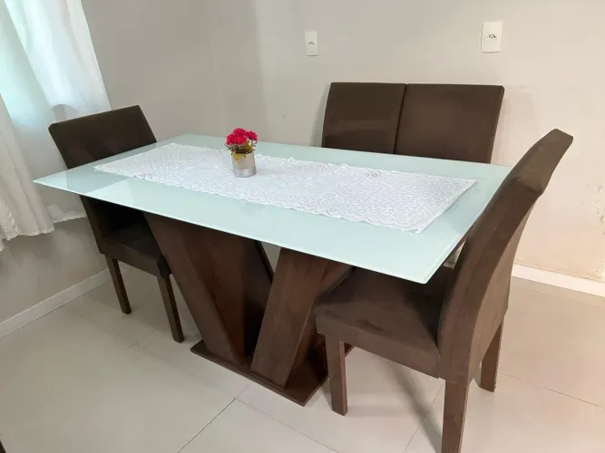 Vendo Mesa 6 cadeiras tampo de vidro