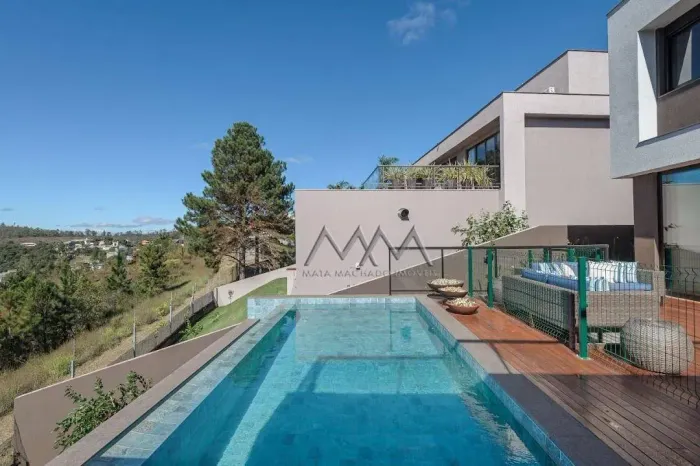Casa à Venda no Alphaville com 4 Suítes- 420m²
