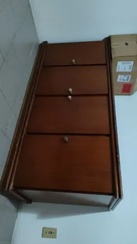 Vendo móvel 4 Portas, madeira mogno.