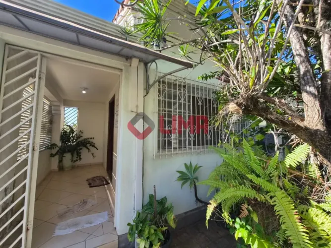 ÓTIMA CASA DE ESQUINA COM 3 QUARTOS (1 SUÍTE), EDÍCULA NO JARDIM BELA VISTA - BAURU / SP