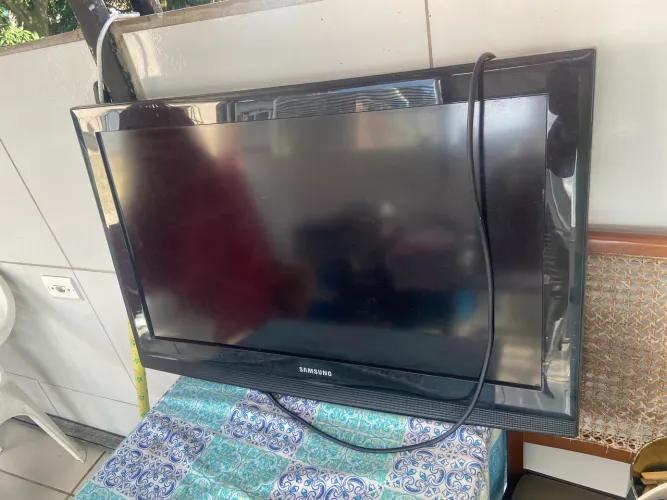 Tv lcd en bom estado 32 polegadas