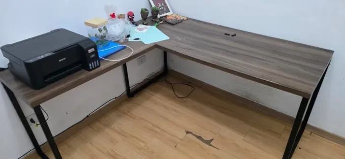Mesa de escritório em L