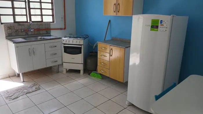 Kitnet seme mobiliado para 1 moça, (prox a av salinas)