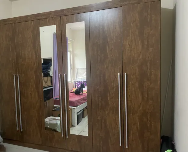 Vendo guarda roupa 6 portas conservado