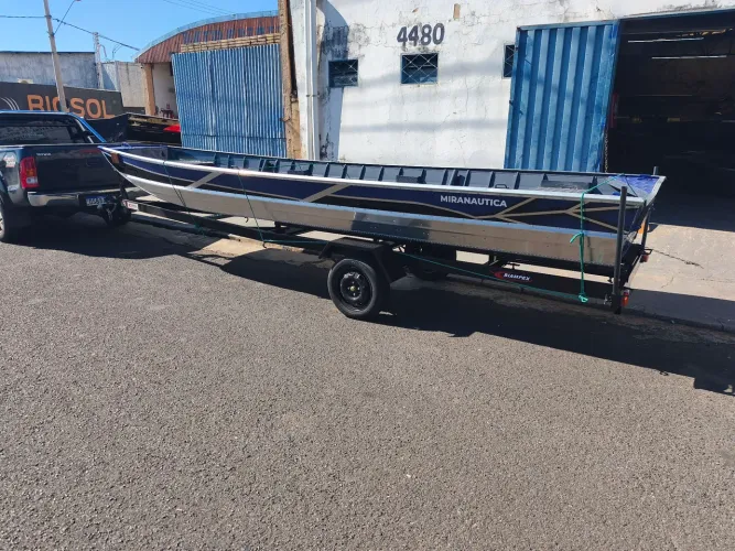 Barco Semi Chata 6 metros borda alta