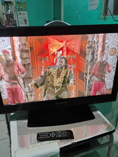 TELEVISÃO 32 POLEGADAS BUSTER COM CONTROLE FUNCIONANDO LCD