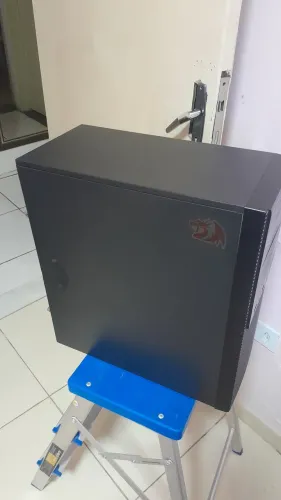 Gabinete tamanho 18x38x14 e um cooler 80x80mm 12v