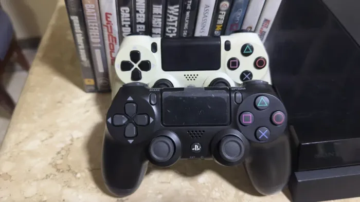 PS4 FAT 500 Gb - 16 jogos - 2 controles