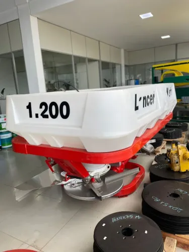 DISTRIBUIDOR DE UREIA MODELO: LANCER MASTER 1.200