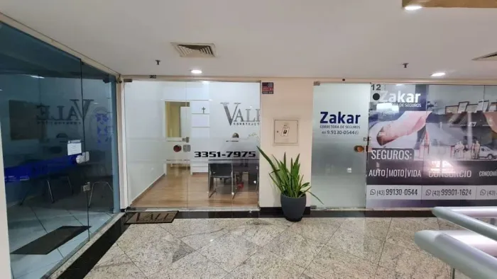 COMPLEXO EMPRESARIAL OSCAR FUGANTI | Sala com 2 divisões e 1 recepção, 44m² por R$ 1.200,0