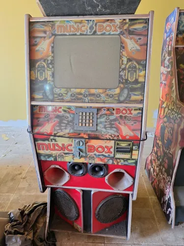 MAQUINAS DE MUSICA E JOGOS