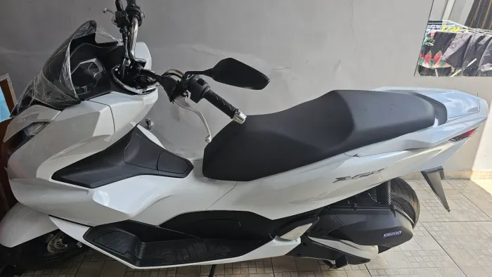 Honda pcx zero km. Emplacada