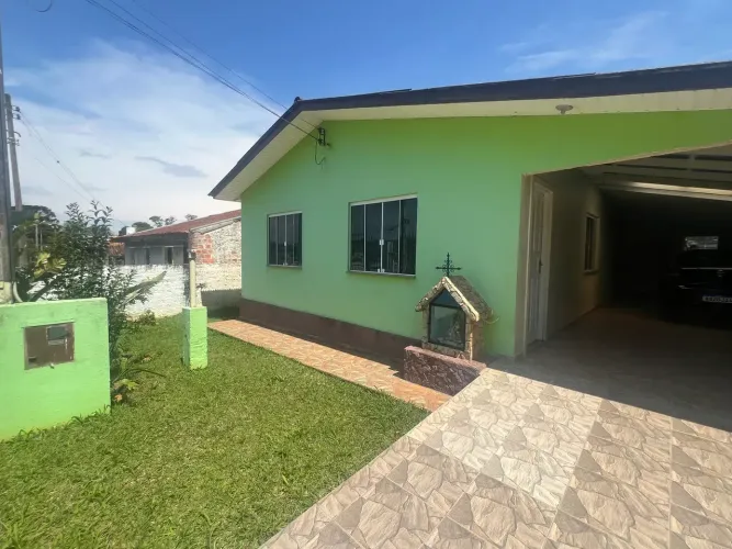 Otima residencia com 03 quartos e amplo lote no Sao Francisco !!