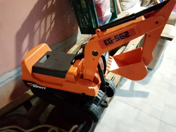 Escavadeira de brinquedo