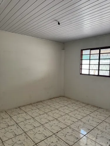 Alugo casa 