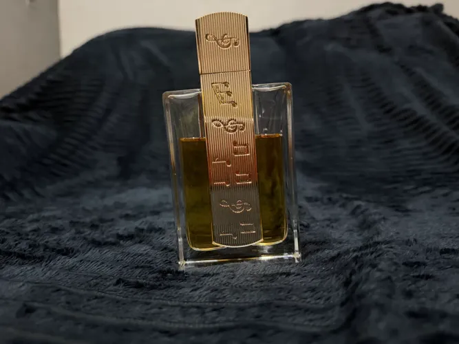 perfume é o Angham da marca Lattafa.100 ml