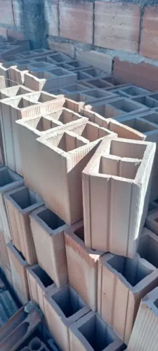 Tijolo cerâmico canaleta