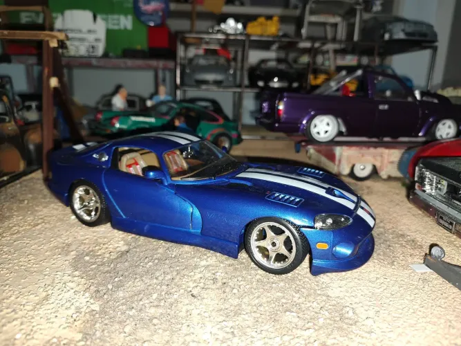 Miniatura Dodge Viper SRT 1:18 Burago conforme fotos 