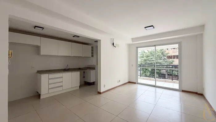 Apartamento para alugar - 1 suíte e 2 demi-suítes - Abraão | Florianópolis/SC.