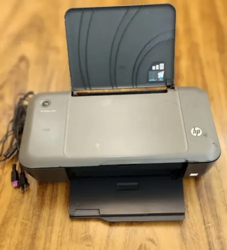 Impressora HP Deskjet 1000 - (desmontada - p/a retirada de peças)