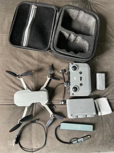 Drone DJI Mini 2 SE Fly More Combo + Bolsa + Hub + Baterias + Cartão de Memória