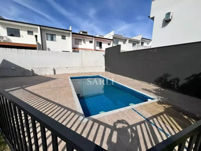 Sobrado em condominio sendo 2 suítes de 80 m em Potecas - São José - SC