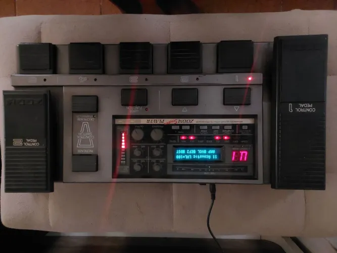 Pedaleira ZOOM-8080