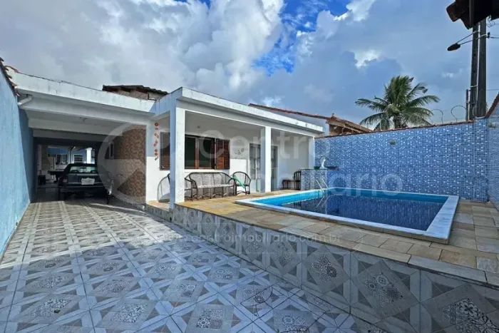 CASA à venda com piscina e 2 quartos em Peruíbe, no bairro Balneario Barra de Jangada