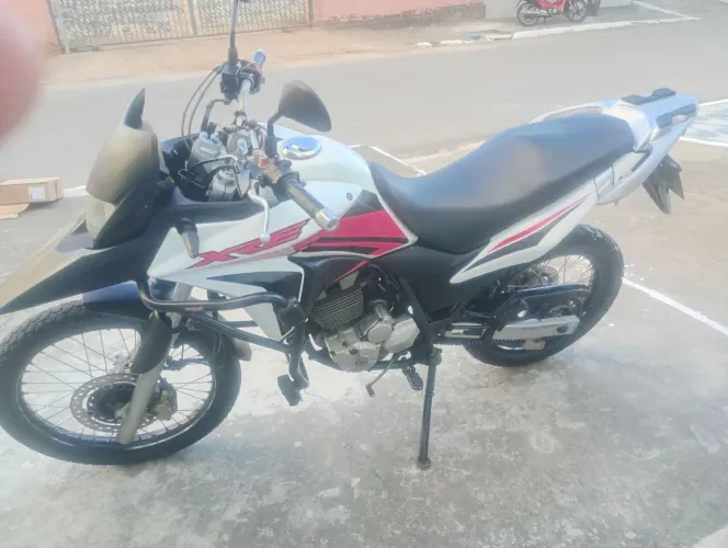 XRE 300, ano 2014 modelo 2015