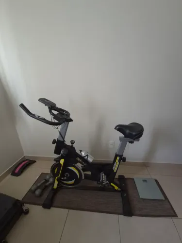 Bicicleta Ergométrica Spinning WCT Fitness 13kg - Praticamente NOVA