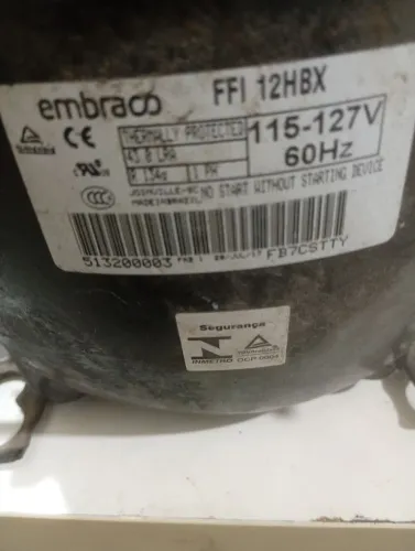 Poltronas, motor de geladeira, geladeira 