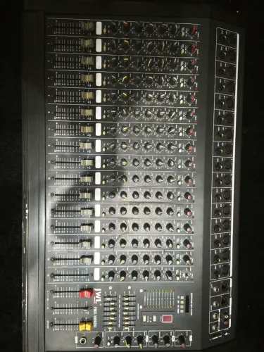 Mesa de som amplificada JWL 16 canais