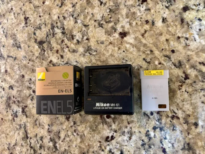 Bateria EN-EL5 e Carregador Nikon MH-61 Originais