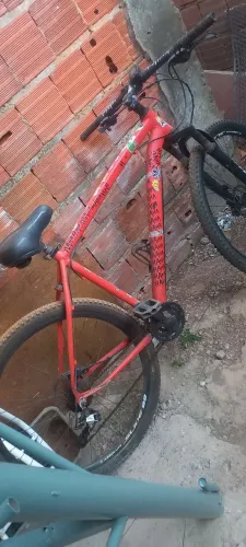 vendo bicicleta Aro19 GTI 21marcha freio a disco bem conservada.