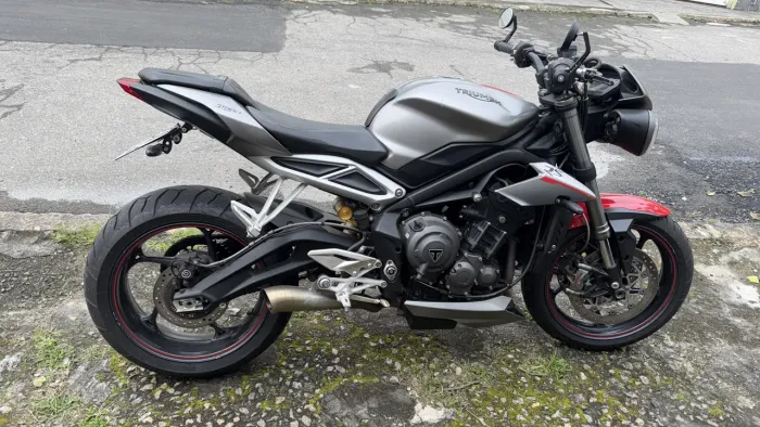Moto com passagem no leilão mais a moto é muito nova