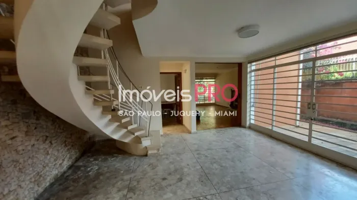 Brooklin Velho, Casa espaçosa com 380metros, 3 quartos,1 suite, 5 vagas, jardim