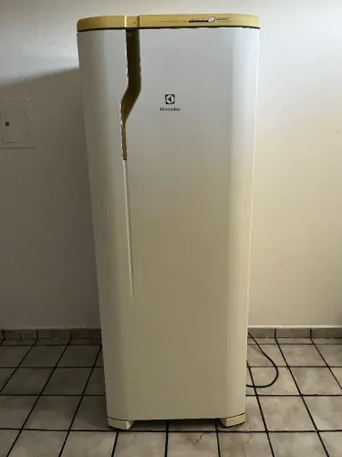 Geladeira muito conservada 