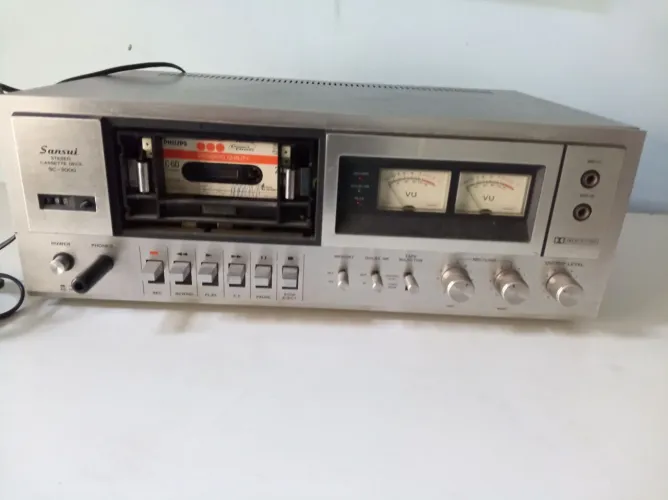 Vende-se toca fita sansui+Discos e compacto tudo por 2000.
