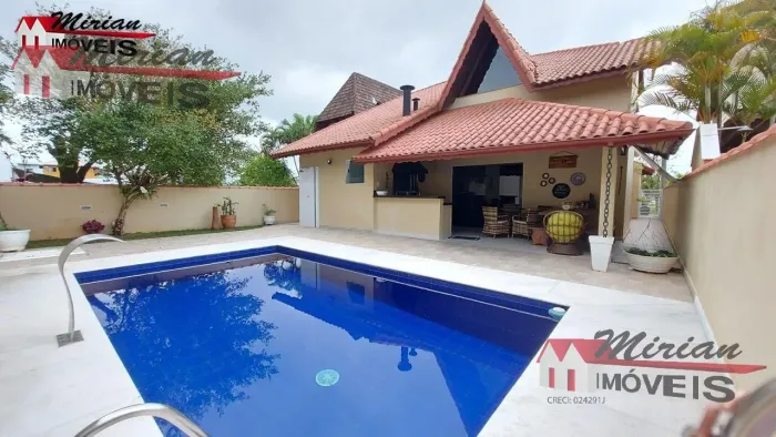 Lindo Sobrado com piscina em condomínio fechado em Peruibe