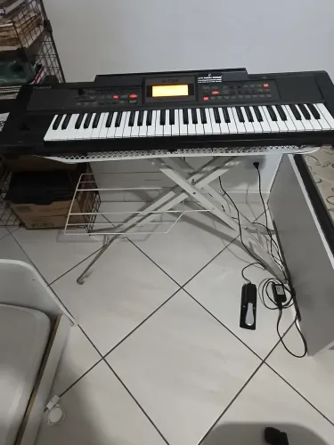 Teclado profissional Roland E9 acompanha, bag e pedal SUSTEN,em perfeito estado.